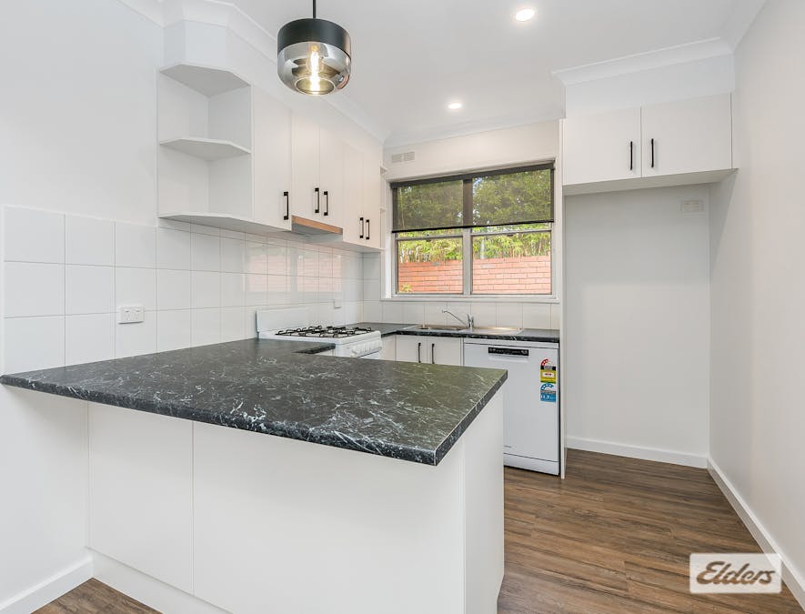 2/3 Gladstone Street, Quarry Hill, VIC, 3550 - Image 2