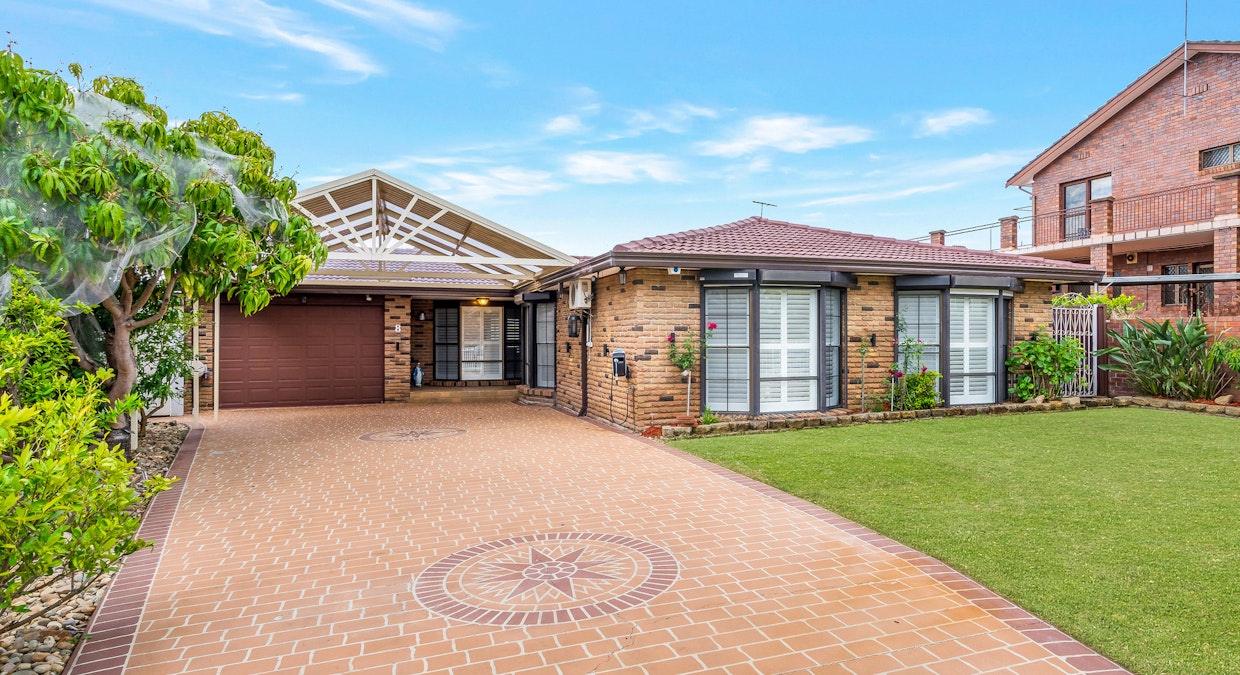 8 Tallowood Crescent, Bossley Park, NSW, 2176 - Image 2