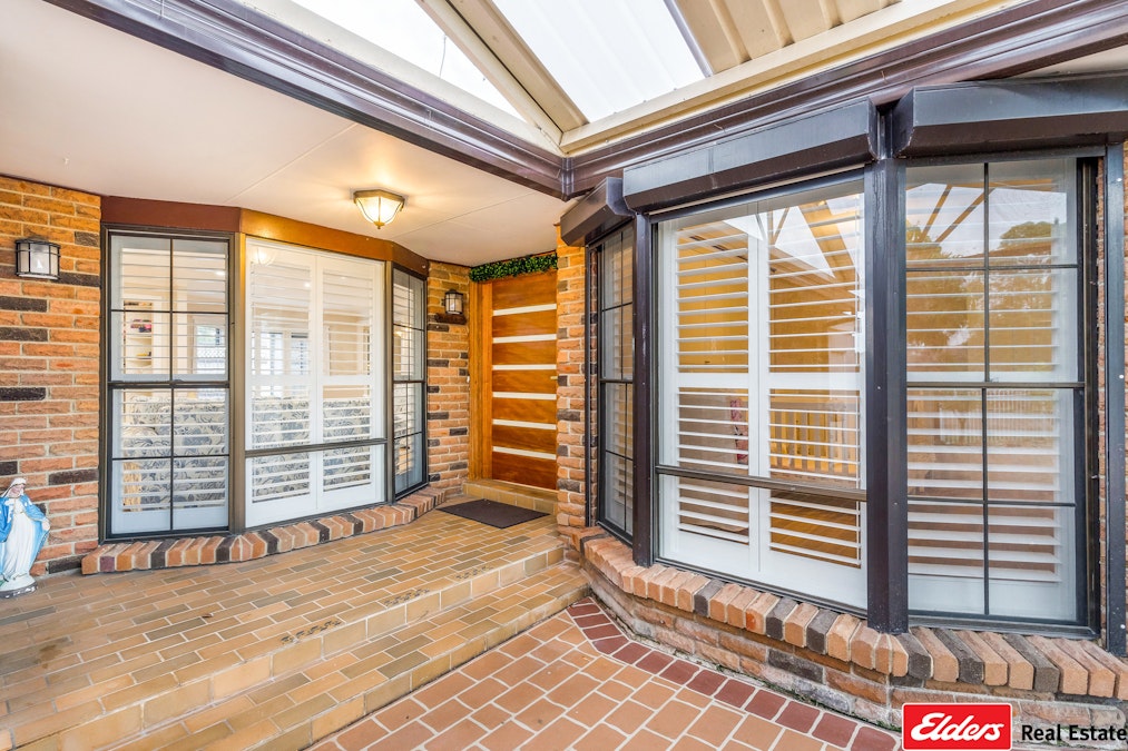 8 Tallowood Crescent, Bossley Park, NSW, 2176 - Image 3
