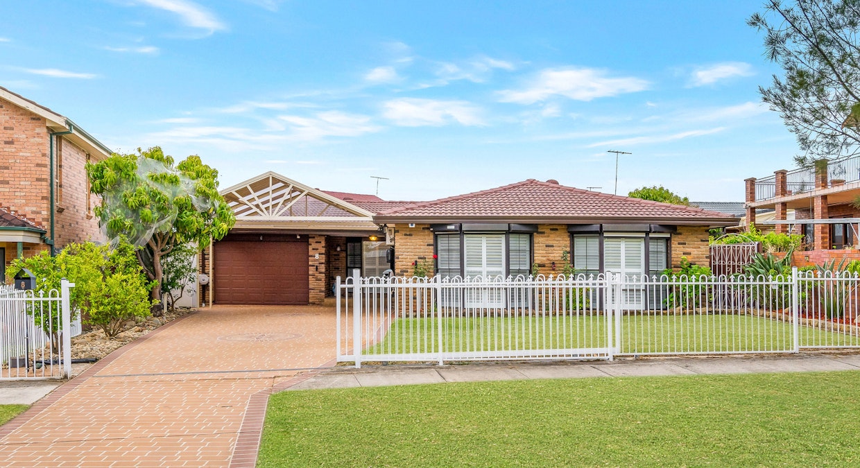 8 Tallowood Crescent, Bossley Park, NSW, 2176 - Image 11