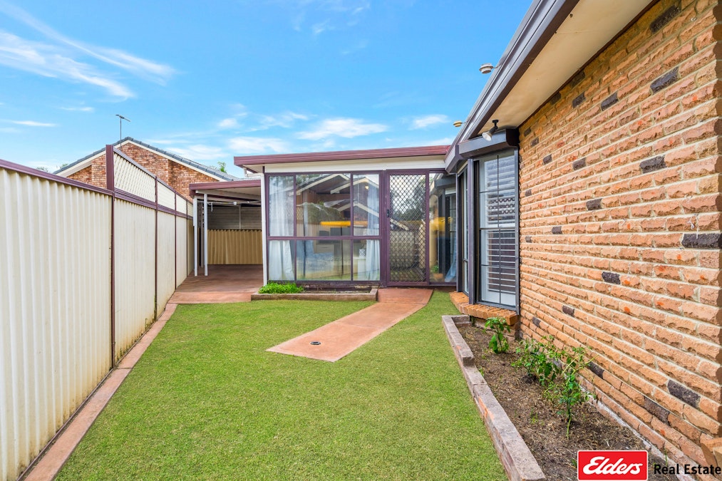 8 Tallowood Crescent, Bossley Park, NSW, 2176 - Image 10