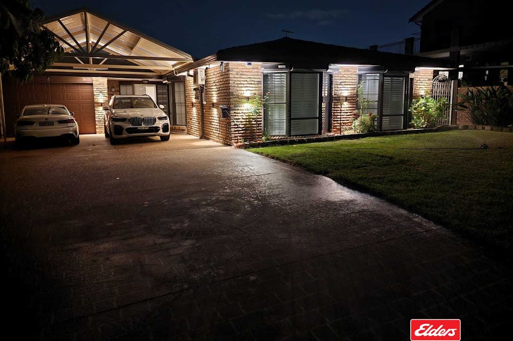 8 Tallowood Crescent, Bossley Park, NSW, 2176 - Image 12