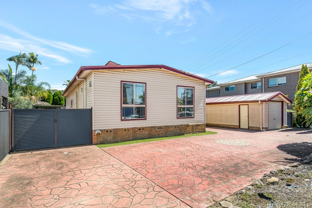 12 Governor Macquarie Drive, Chipping Norton, NSW, 2170 - Image 1