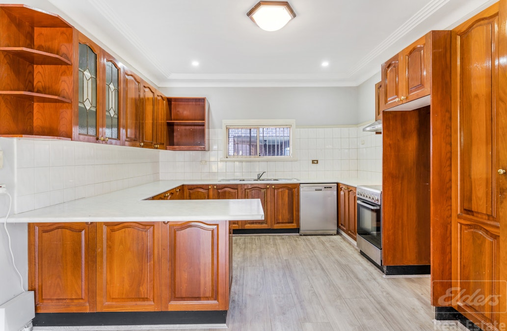 12 Governor Macquarie Drive, Chipping Norton, NSW, 2170 - Image 3