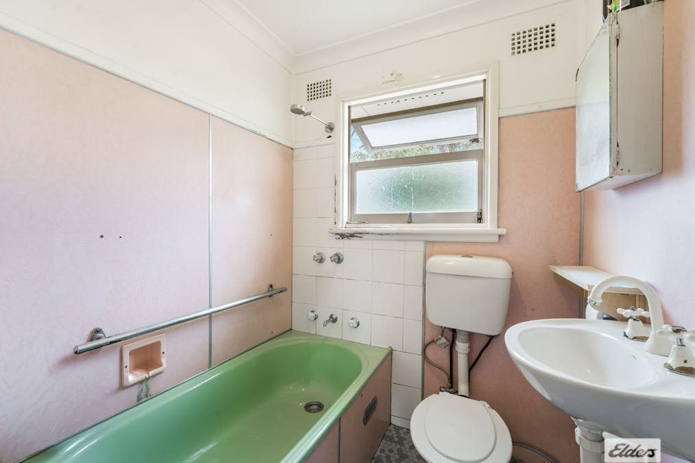 1 Kennett Place, Glenfield, NSW, 2167 - Image 16