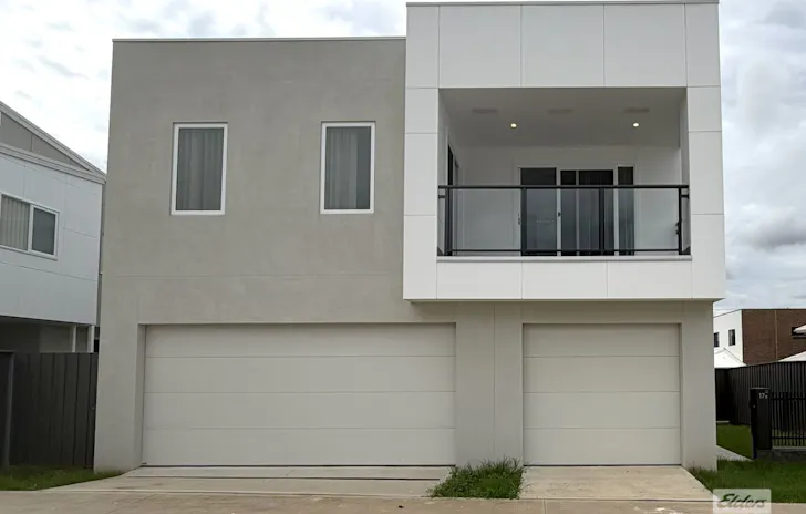 2/8 Lange Lane, Oran Park, NSW, 2570