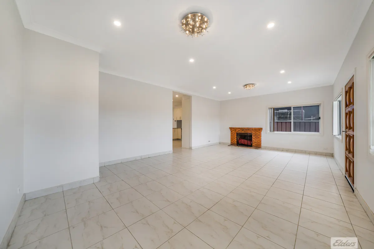 14 Roslyn Street — photo 2 of 15