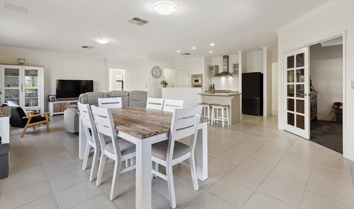 4/4 Maywood Way, Wannanup, WA, 6210 - Image 1