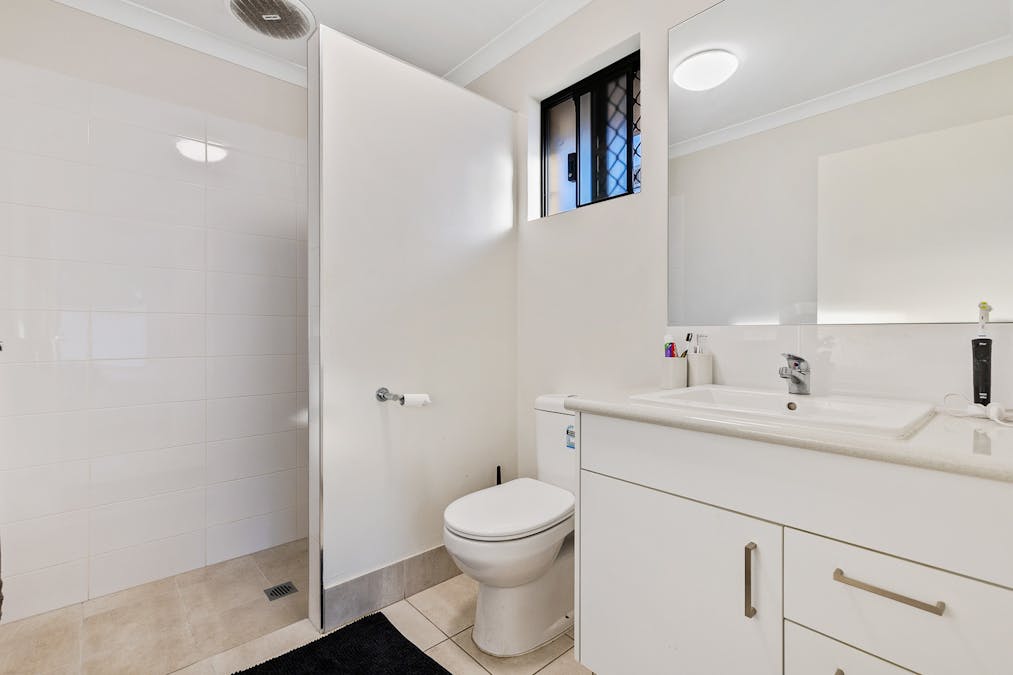 49 Sharperton Meander, Dudley Park, WA, 6210 - Image 11