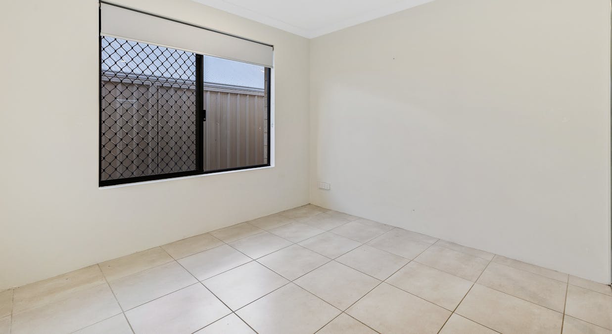 49 Sharperton Meander, Dudley Park, WA, 6210 - Image 15