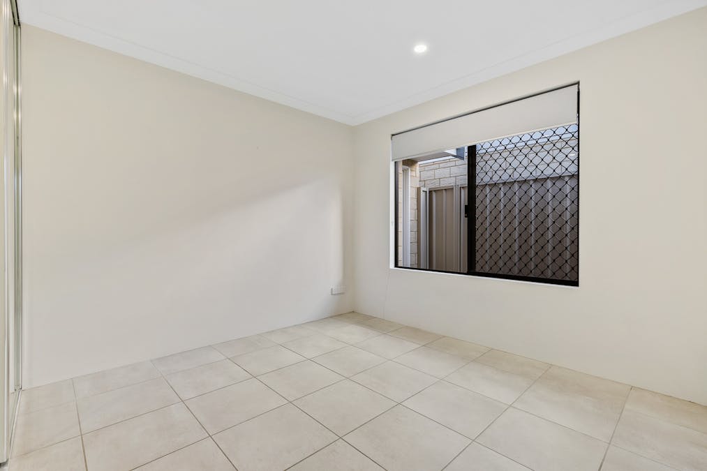 49 Sharperton Meander, Dudley Park, WA, 6210 - Image 16