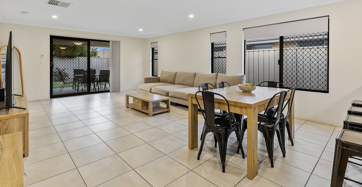 49 Sharperton Meander, Dudley Park, WA, 6210 - Image 9