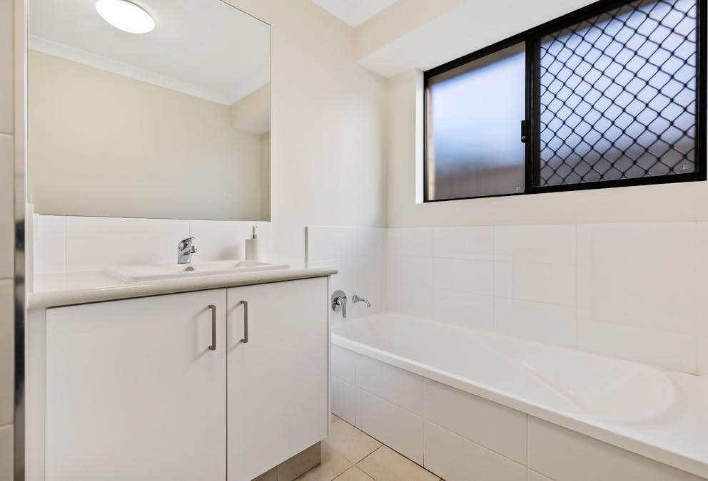 49 Sharperton Meander, Dudley Park, WA, 6210 - Image 17