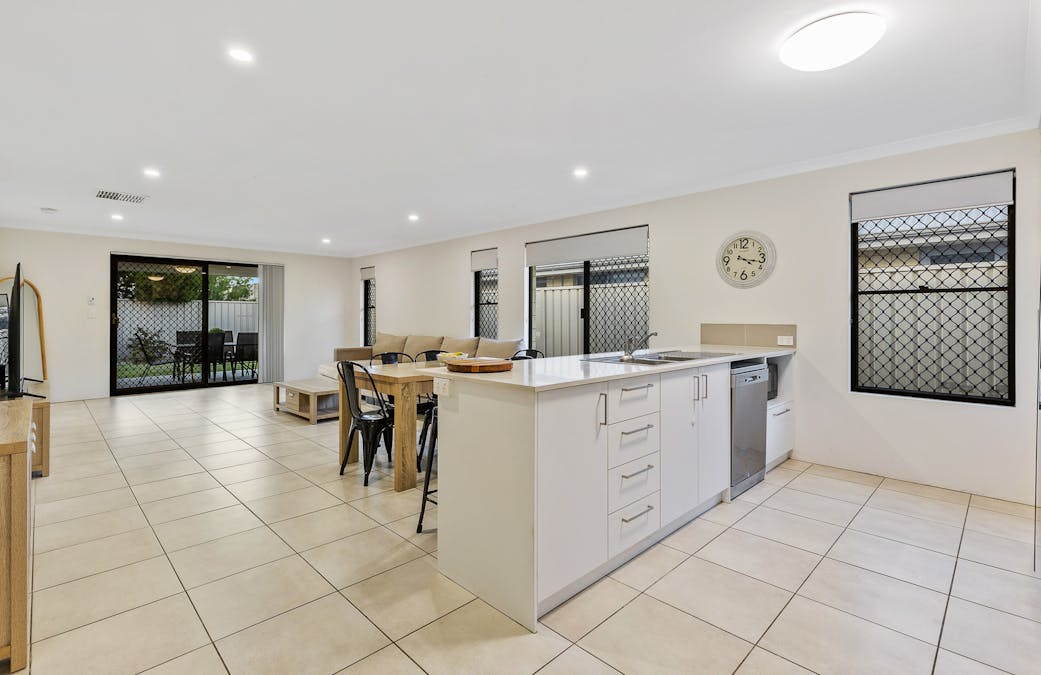 49 Sharperton Meander, Dudley Park, WA, 6210 - Image 4