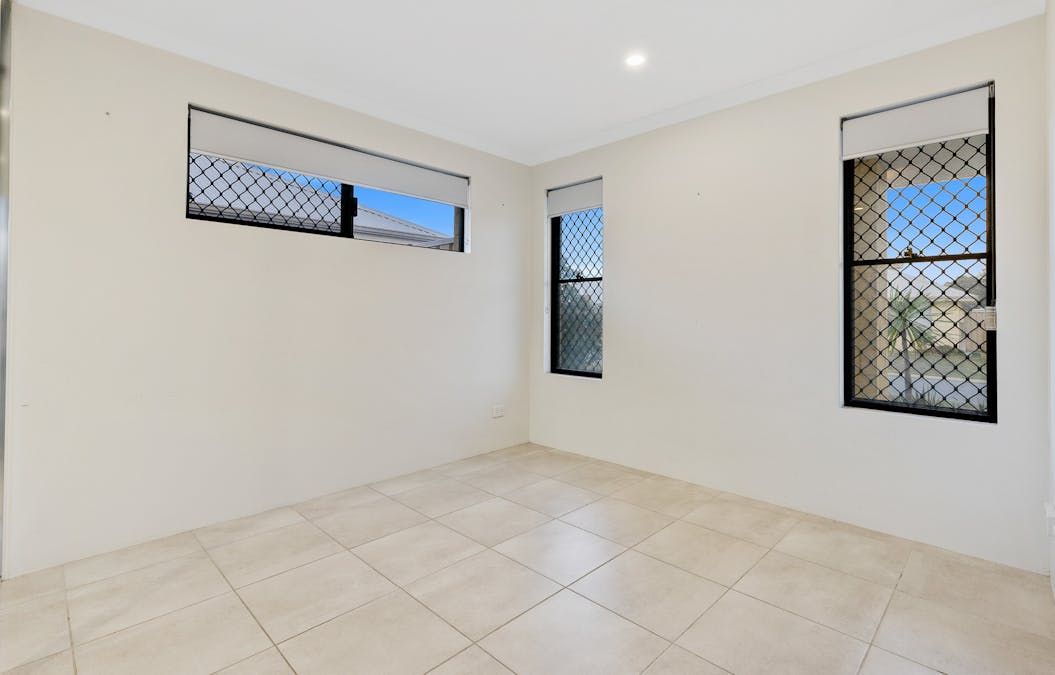 49 Sharperton Meander, Dudley Park, WA, 6210 - Image 20