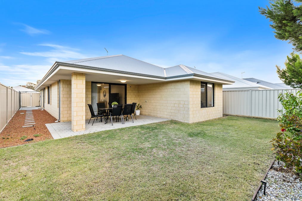 49 Sharperton Meander, Dudley Park, WA, 6210 - Image 13