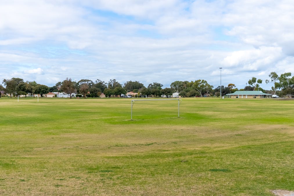 13 Madison Street, Cooloongup, WA, 6168 - Image 15