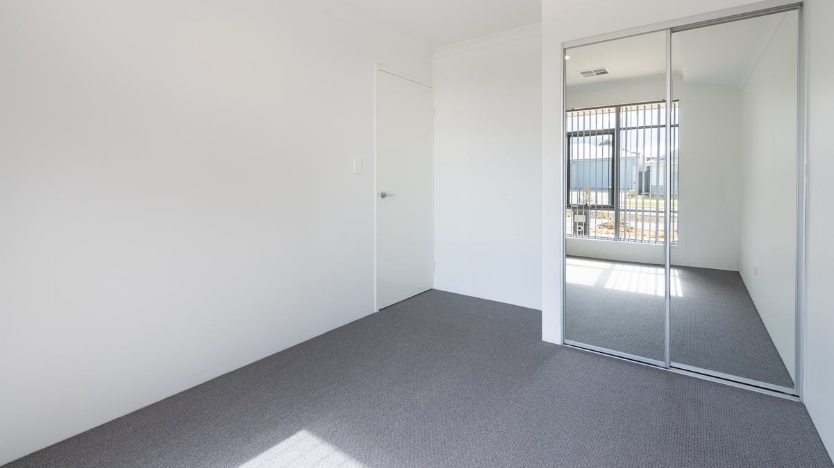 21 Orchardleigh Boulevard, Lakelands, WA, 6180 - Image 10