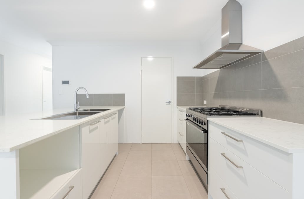 21 Orchardleigh Boulevard, Lakelands, WA, 6180 - Image 3