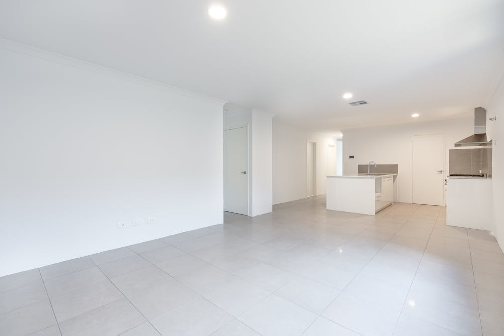 21 Orchardleigh Boulevard, Lakelands, WA, 6180 - Image 4