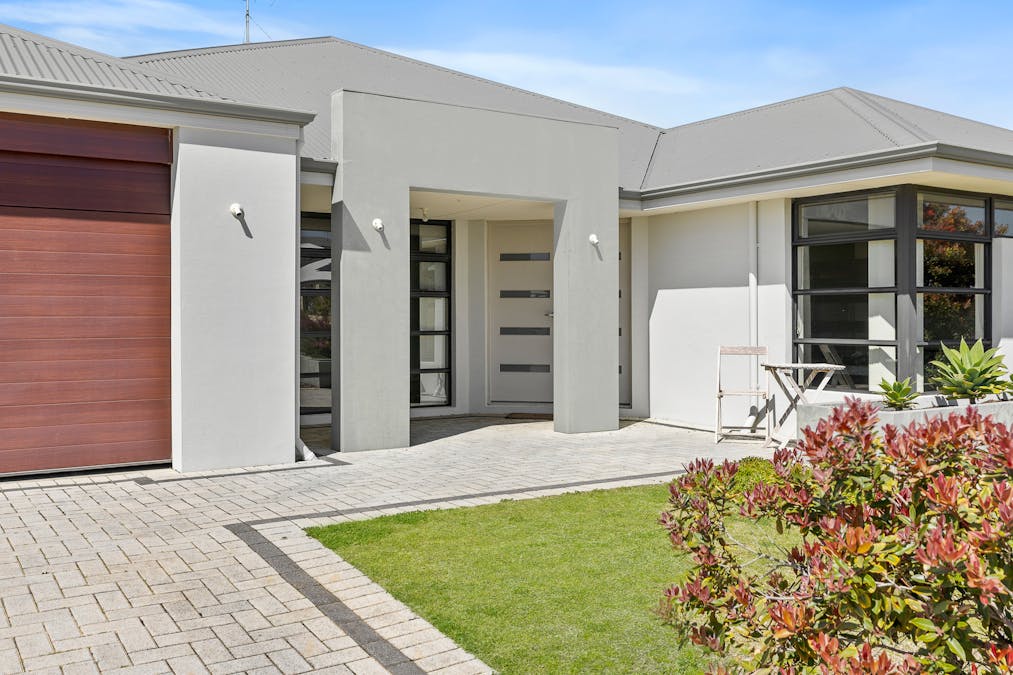 283 Peelwood Parade, Halls Head, WA, 6210 - Image 3
