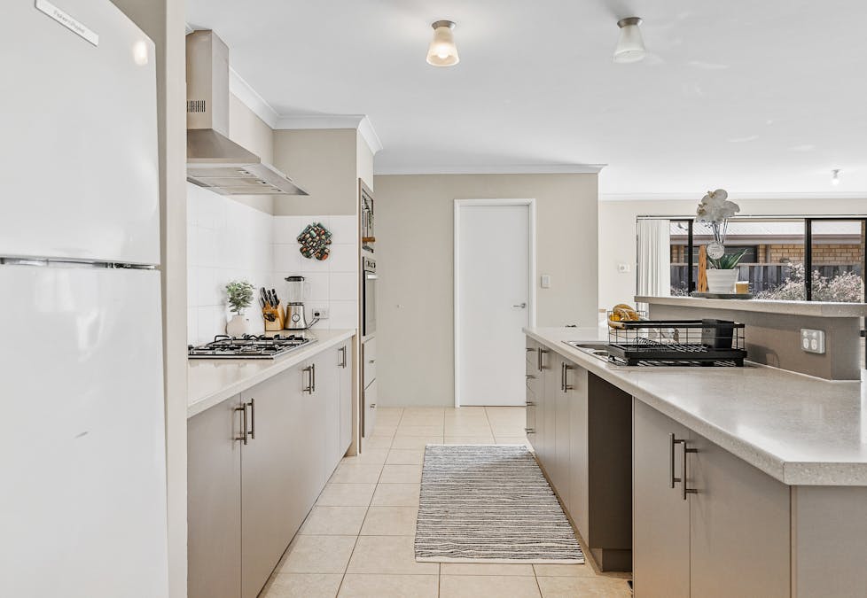 283 Peelwood Parade, Halls Head, WA, 6210 - Image 9