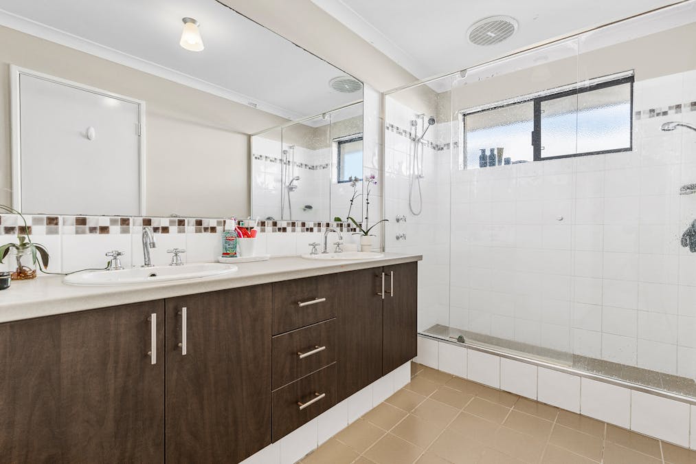283 Peelwood Parade, Halls Head, WA, 6210 - Image 6
