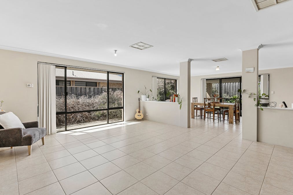 283 Peelwood Parade, Halls Head, WA, 6210 - Image 14