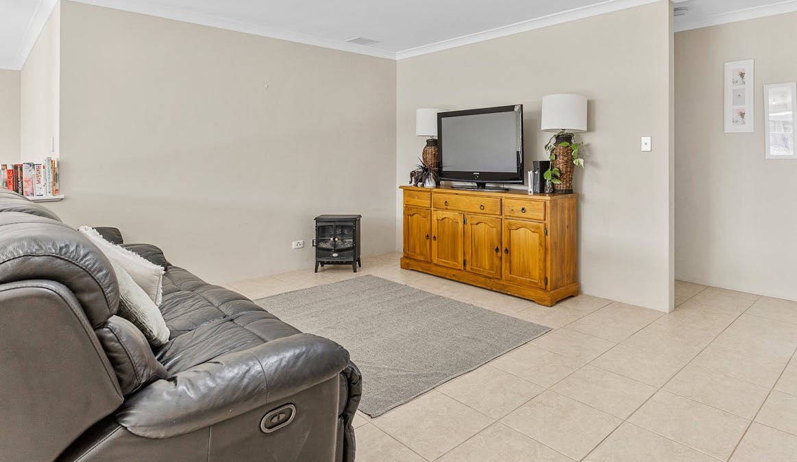 283 Peelwood Parade, Halls Head, WA, 6210 - Image 13