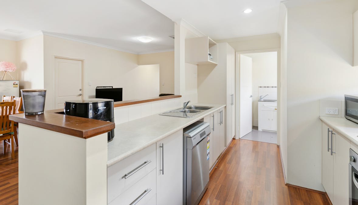 4/3 Paros Lane, Canning Vale, WA, 6155 - Image 3