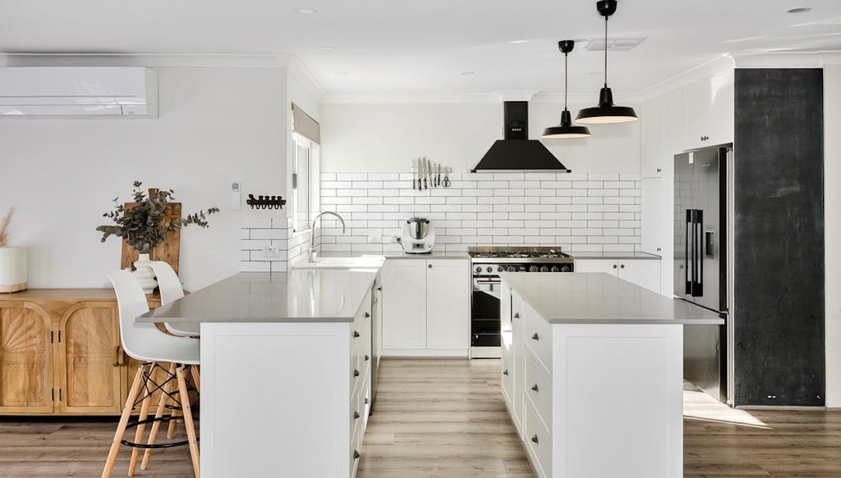 8 Petrel Close, Halls Head, WA, 6210 - Image 5