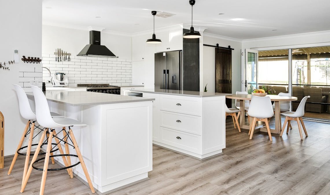 8 Petrel Close, Halls Head, WA, 6210 - Image 2