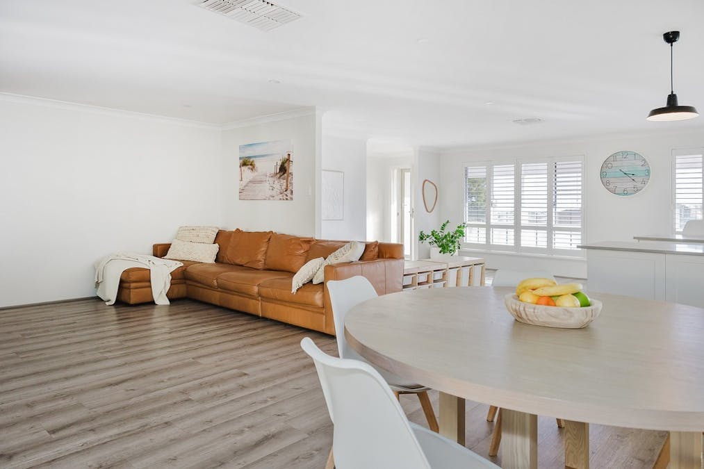 8 Petrel Close, Halls Head, WA, 6210 - Image 4