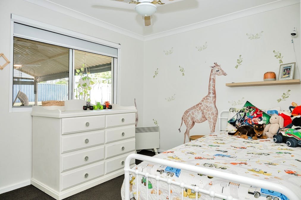 8 Petrel Close, Halls Head, WA, 6210 - Image 13