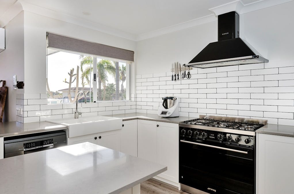 8 Petrel Close, Halls Head, WA, 6210 - Image 7