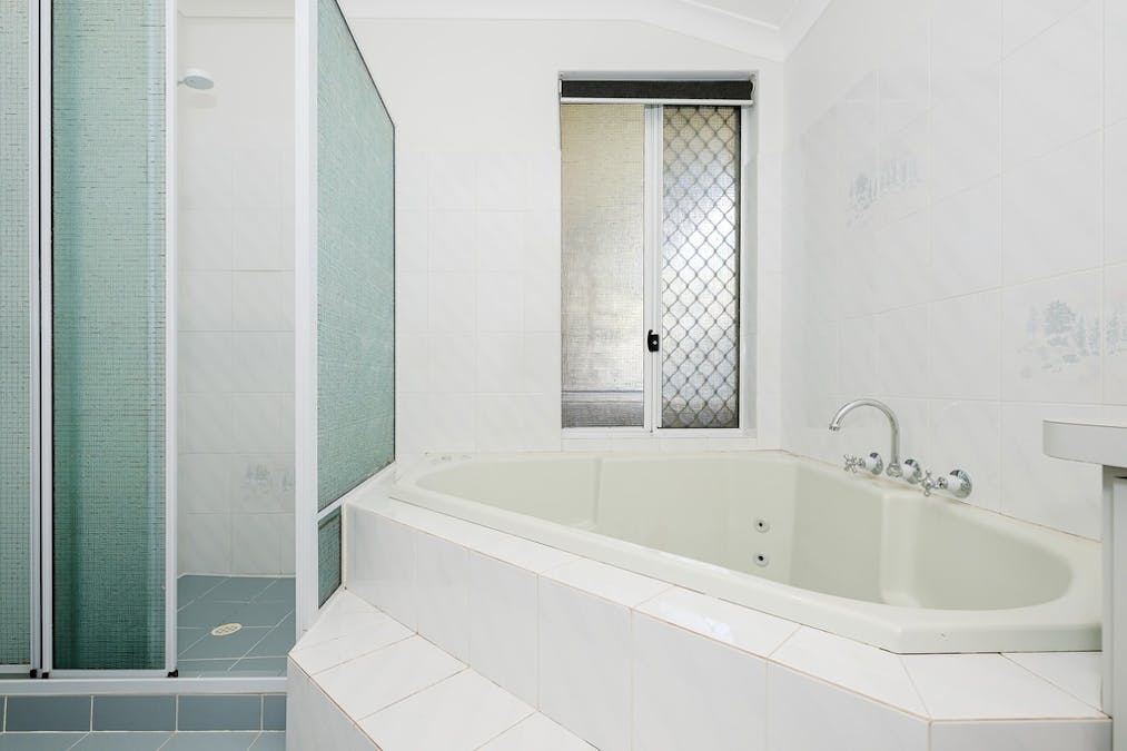 8 Petrel Close, Halls Head, WA, 6210 - Image 12