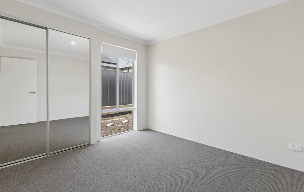 12 Orchardleigh Boulevard, Lakelands, WA, 6180 - Image 9