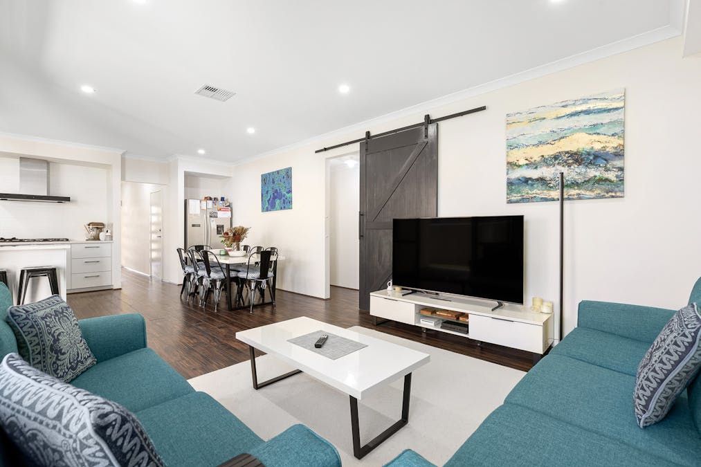 17 Perrinvale Loop, Golden Bay, WA, 6174 - Image 6