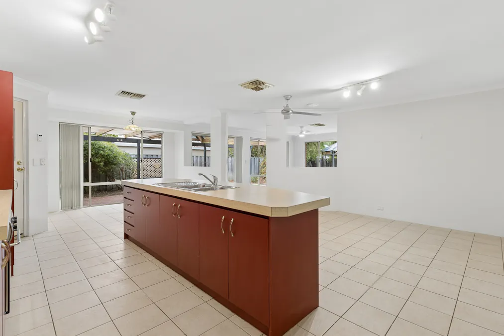 11 Chantilly Circuit, Meadow Springs, WA, 6210 - Image 4