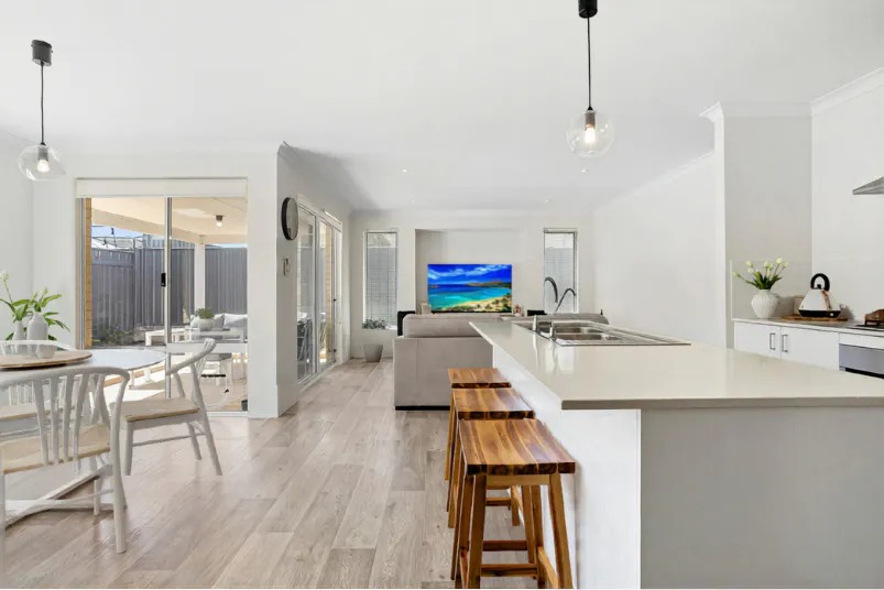 5 Medway Road, Lakelands, WA, 6180 - Image 6