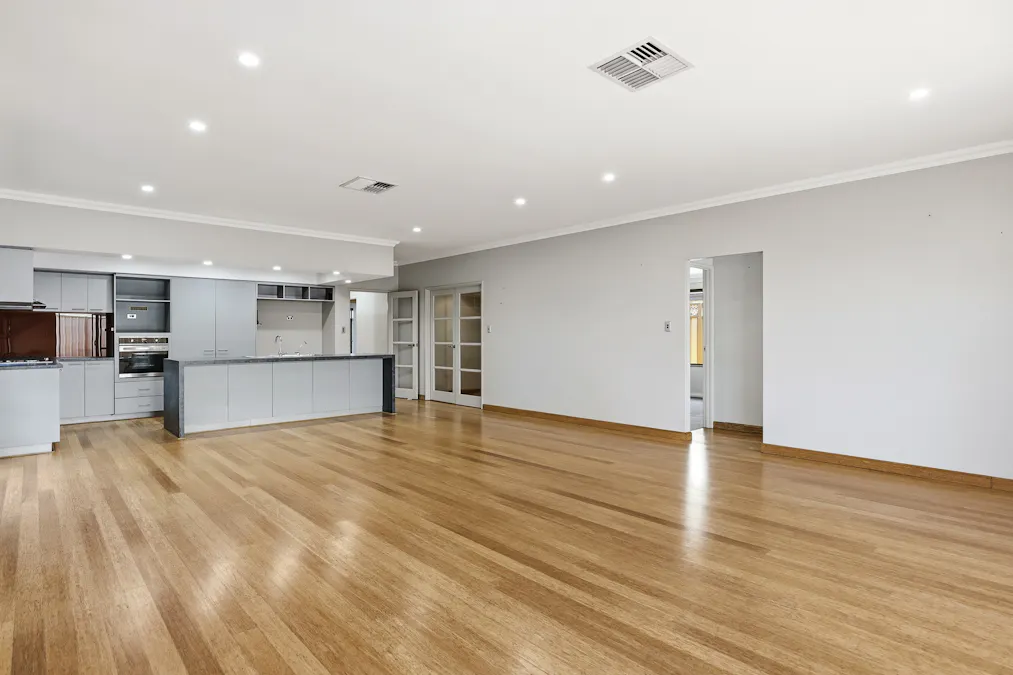 14 Shelduck Way, Dudley Park, WA, 6210 - Image 4