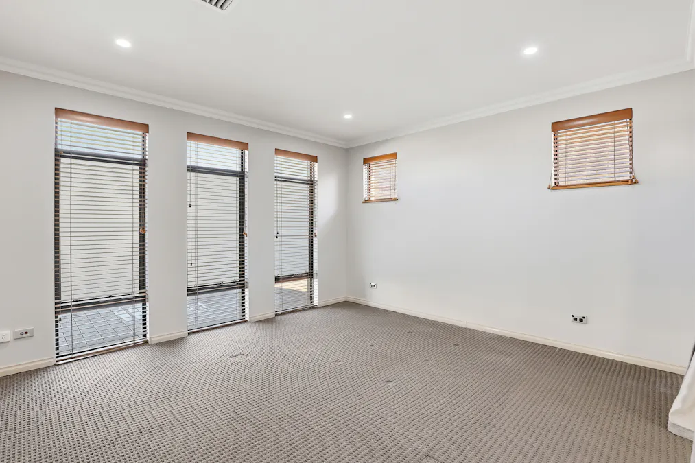 14 Shelduck Way, Dudley Park, WA, 6210 - Image 8