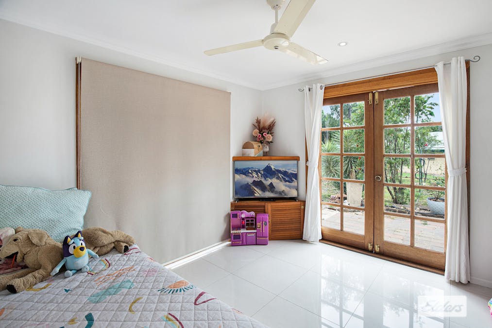 19 Crendon Street, Emerald, QLD, 4720 - Image 11