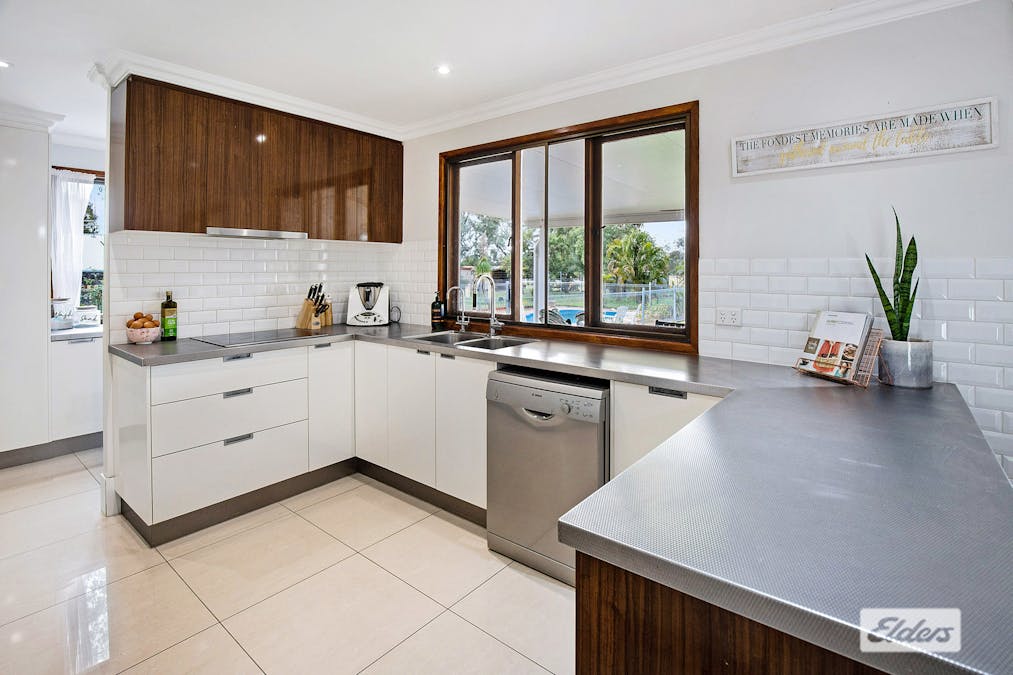 19 Crendon Street, Emerald, QLD, 4720 - Image 2