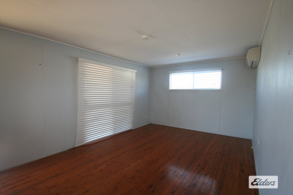 4 Dearden Place, Emerald, QLD, 4720 - Image 2