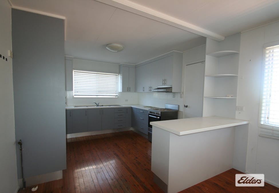 4 Dearden Place, Emerald, QLD, 4720 - Image 3