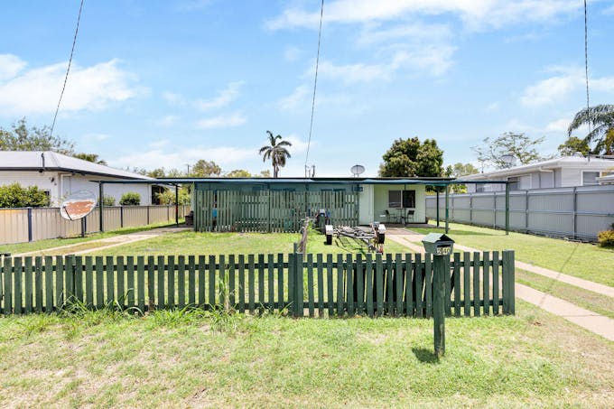 1&2/40 Old Airport Drive, Emerald, QLD, 4720 - Image 1