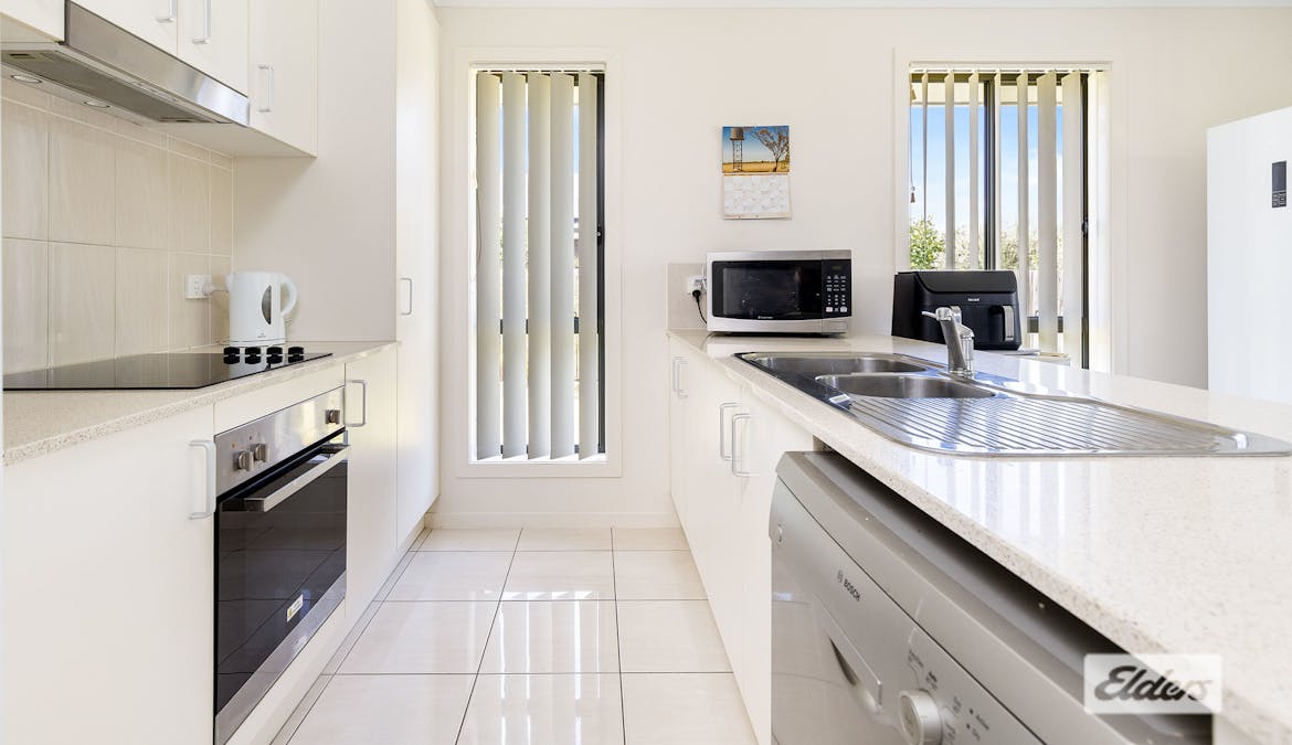 20 Amber Street, Emerald, QLD, 4720 - Image 2