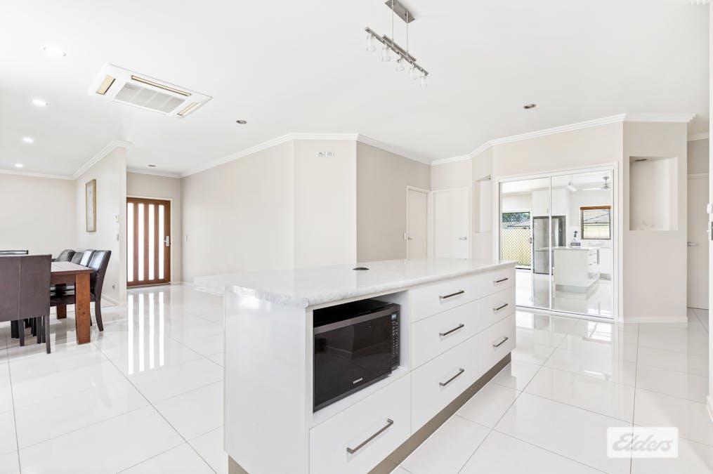 1 & 2/14 Coldstream Street, Emerald, QLD, 4720 - Image 10