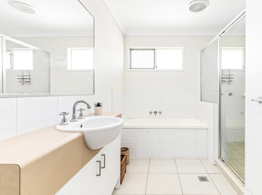 16 Suncrest Street, Emerald, QLD, 4720 - Image 14